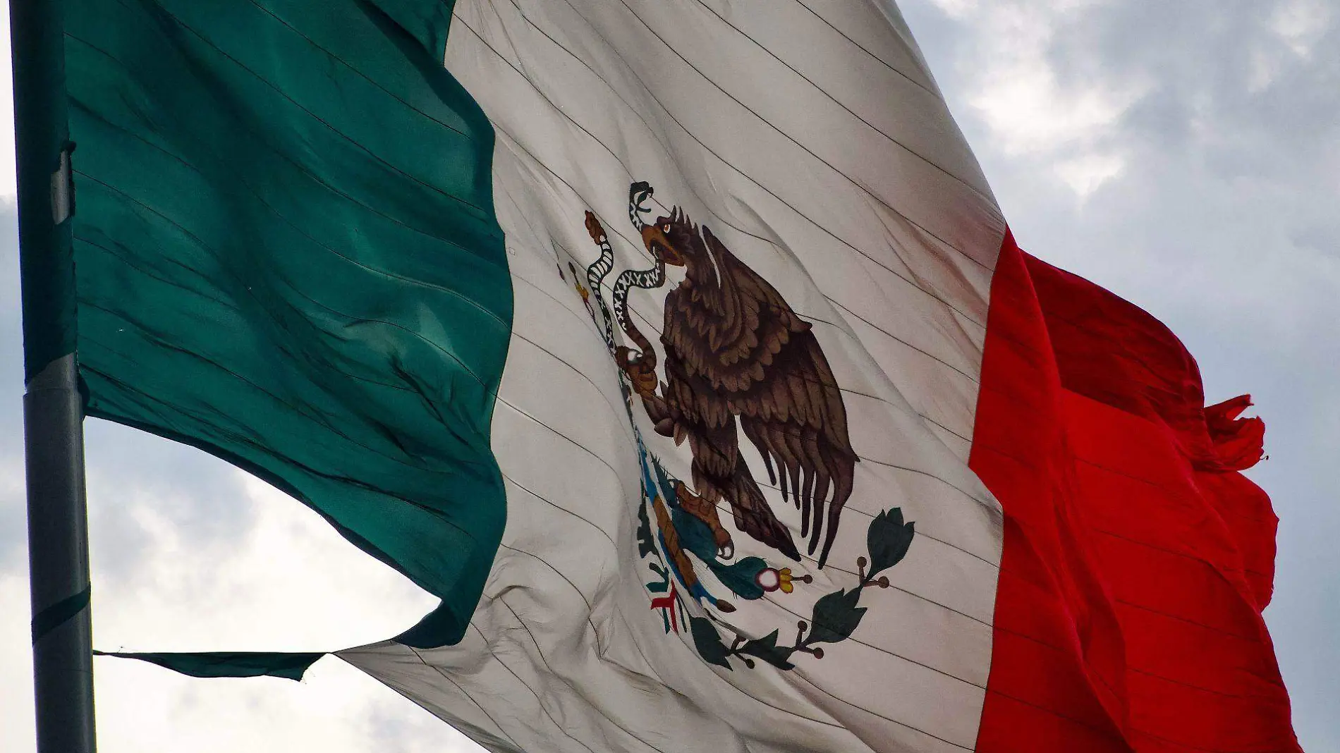 939123_Bandera de México rota-3_web